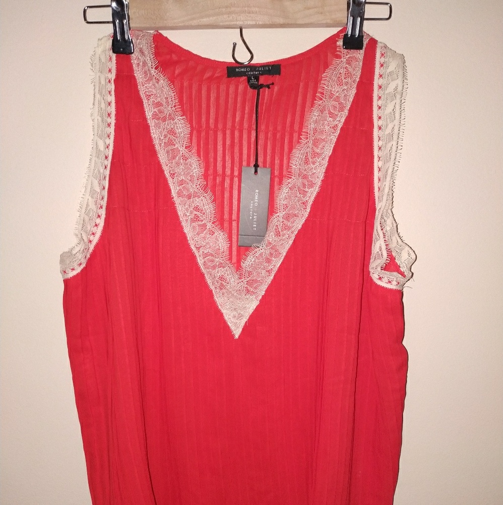 NWT Romeo & Juliet Couture sleeveless lace shirt